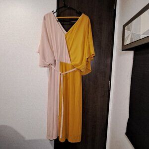 Saint Tropez Women's Flowy Two-Tone Pleated Mustard & Light Pink Cinched Waist